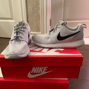 Nike Roshe Run Sneakers